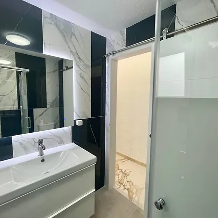 Piso Canteras/2 Bedroom+balcony+parking At Las Palmas / Gran Canaria
